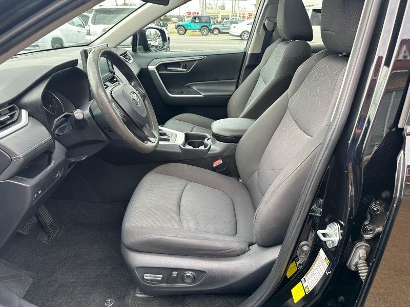 Used 2020 Toyota RAV4 XLE w/ Convenience Package image 10