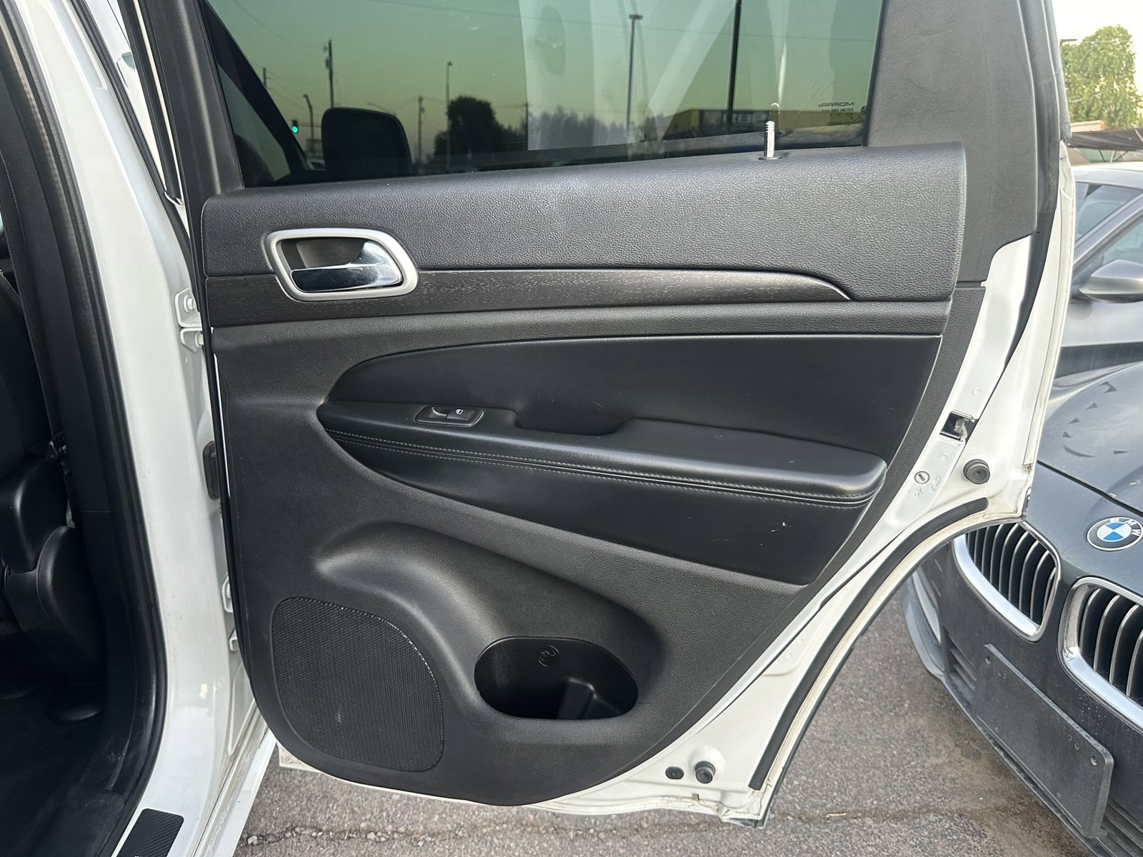 Used 2015 Jeep Grand Cherokee Altitude AWD/4WD image 13