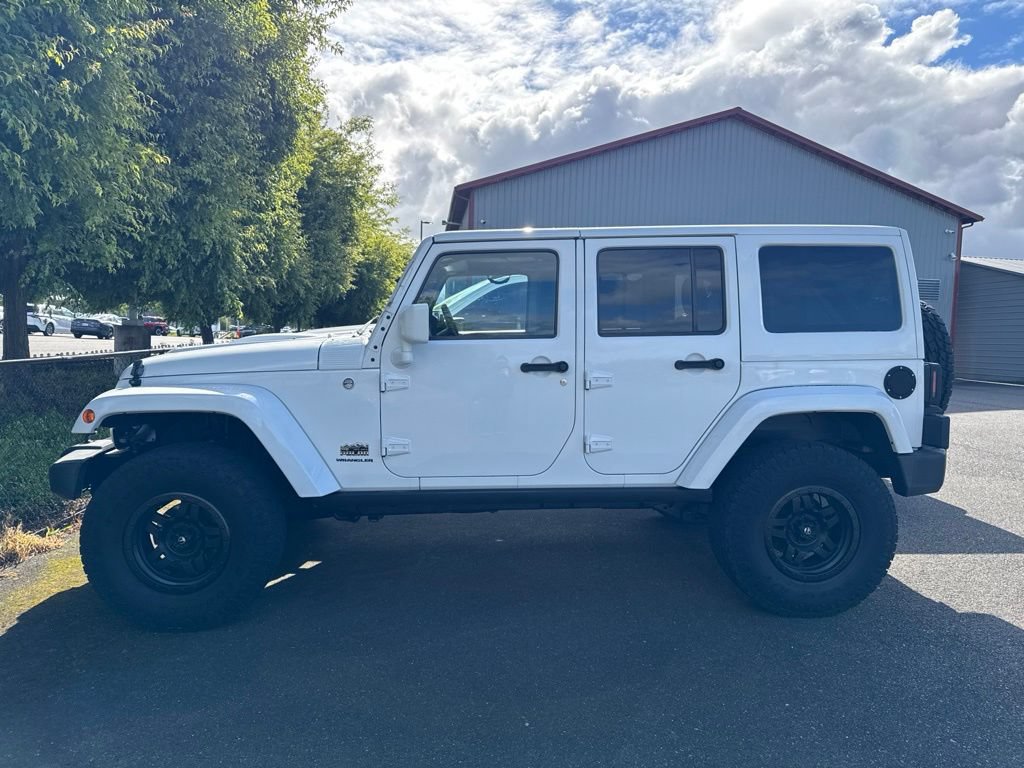Used 2014 Jeep Wrangler Unlimited Sahara w/ Dual Top Group AWD/4WD image 2