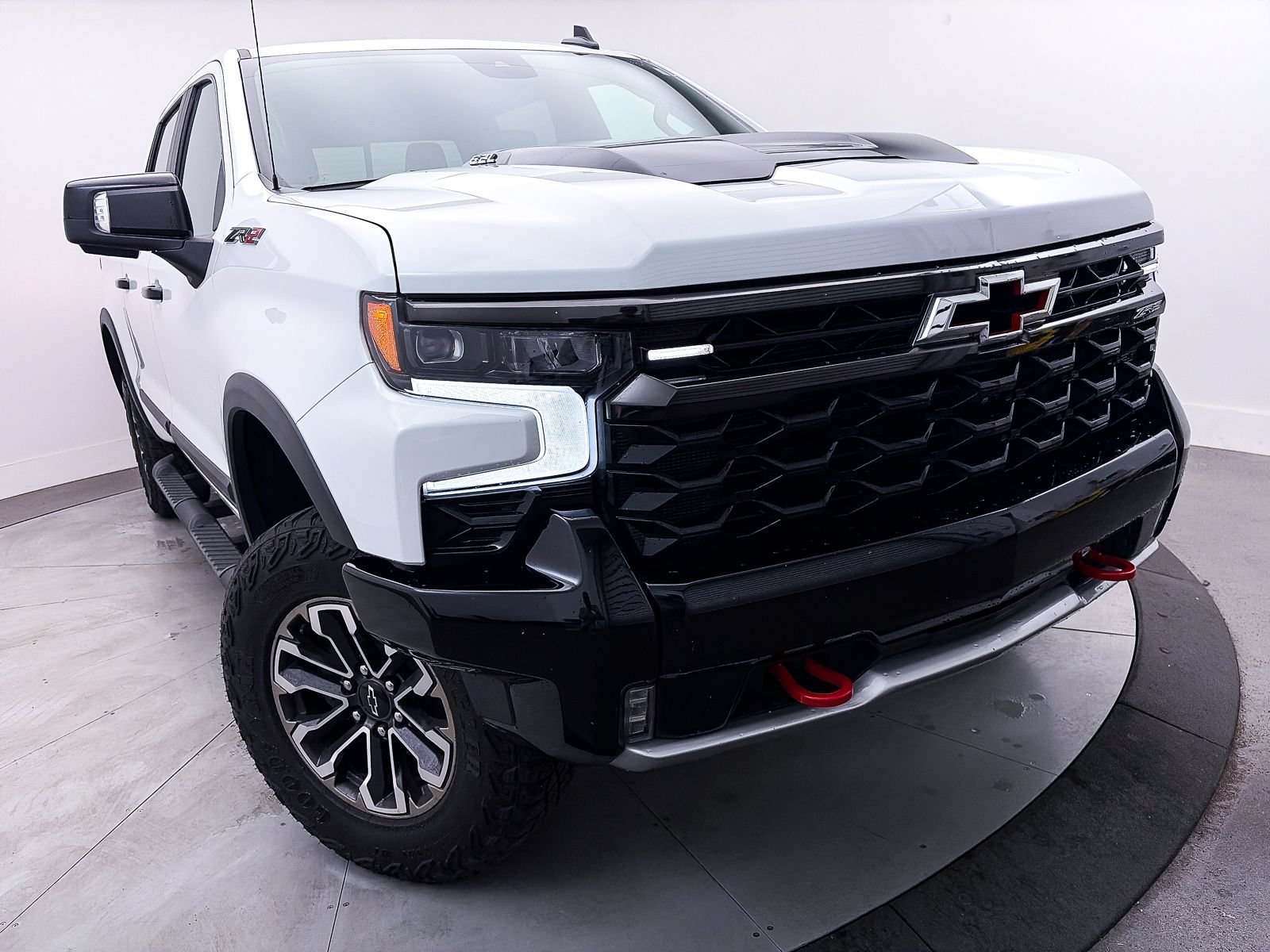 Used 2023 Chevrolet Silverado 1500 ZR2 w/ Technology Package AWD/4WD image 11
