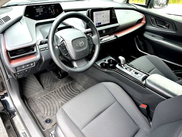 Used 2025 Toyota Prius Plug-In Hybrid FWD image 13