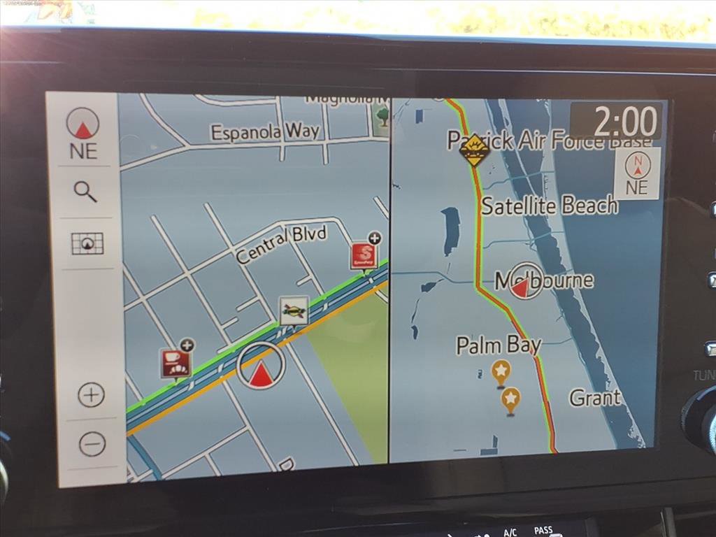 Used 2022 Toyota Sienna Limited image 27