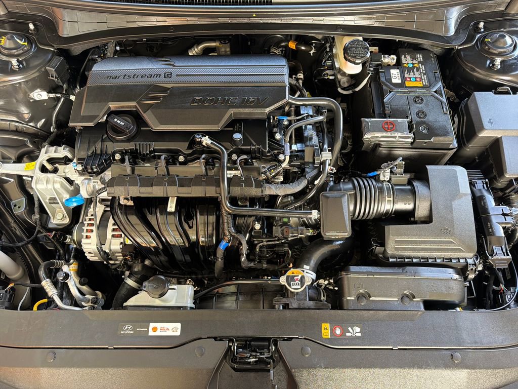 Used 2025 Hyundai Elantra SE image 32