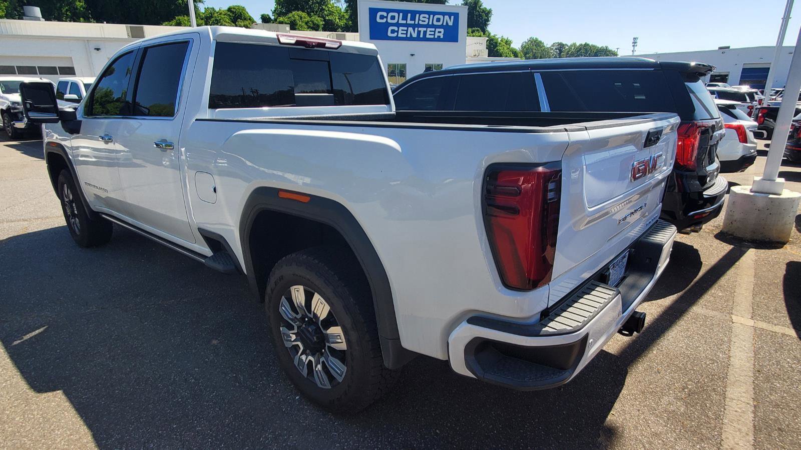 Used 2026 GMC Sierra 3500 Denali w/ Denali Reserve Package AWD/4WD image 8