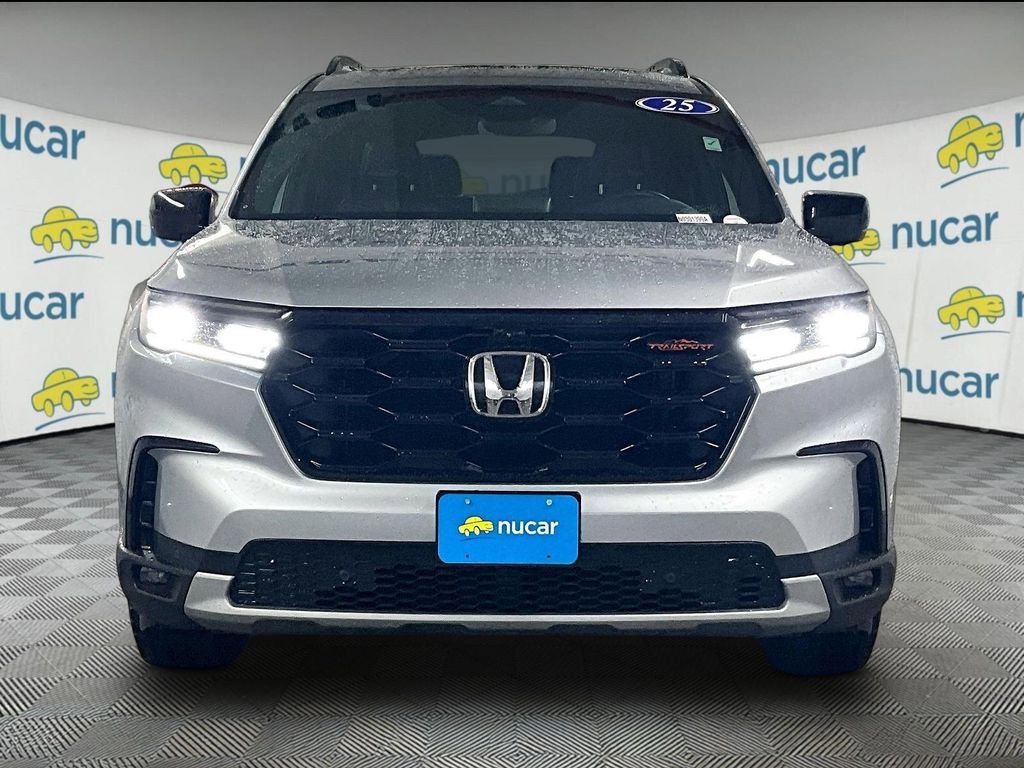 Used 2025 Honda Pilot TrailSport image 2