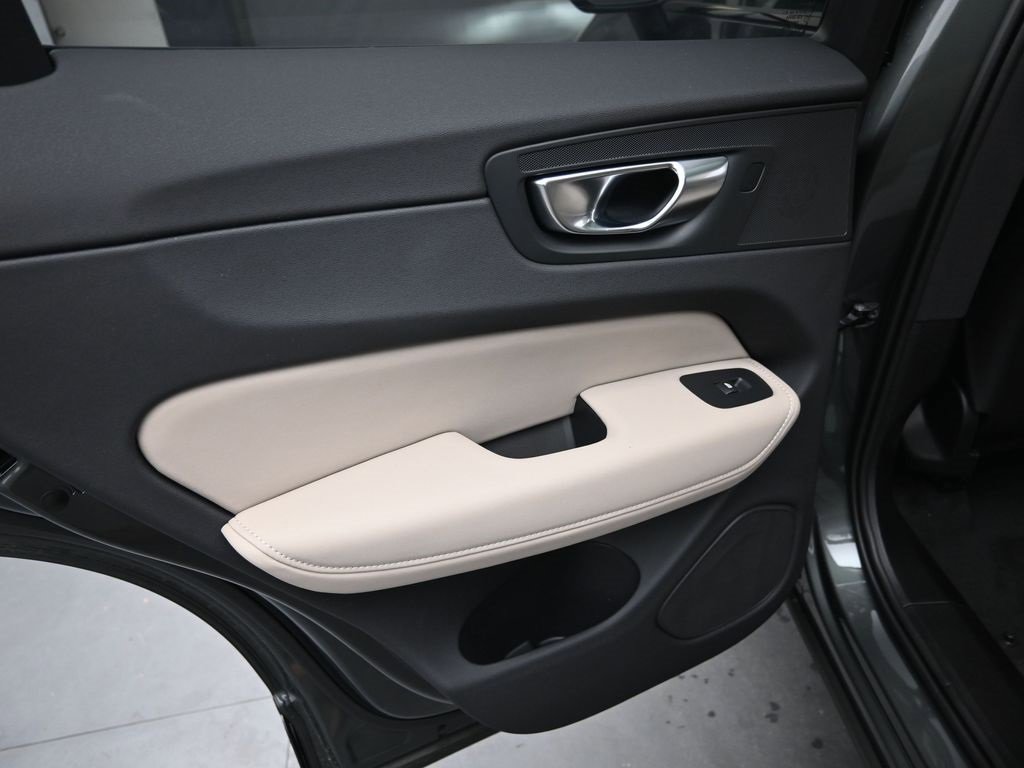 New 2026 Volvo XC60 B5 Plus w/ Climate Package image 27