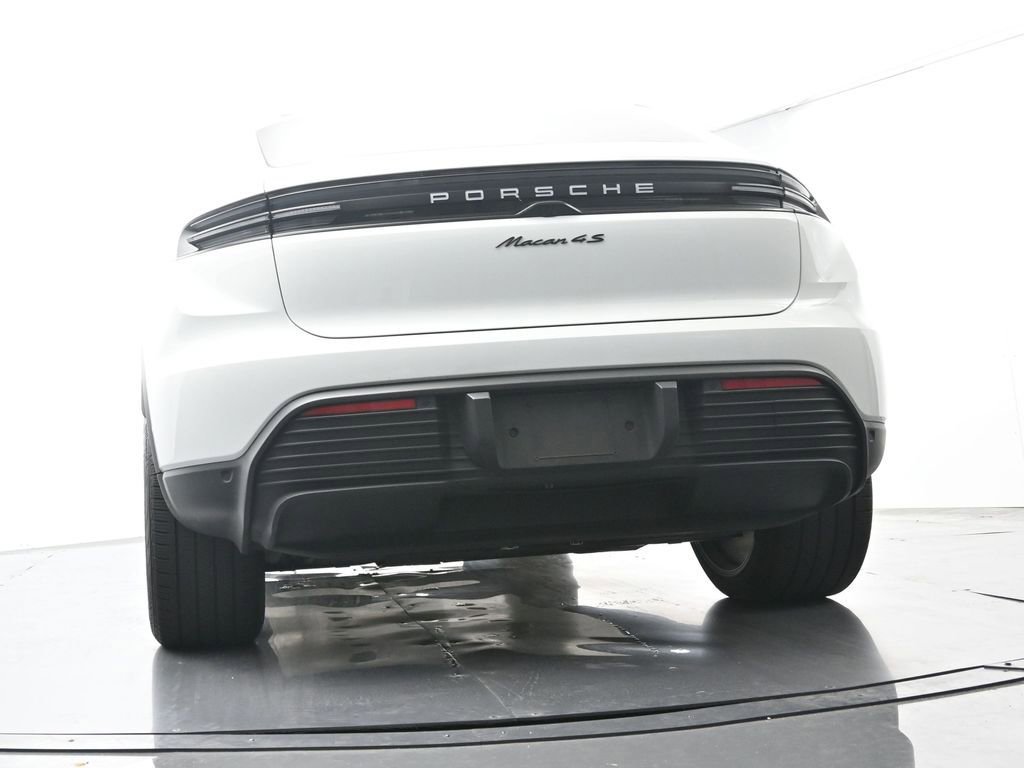 Certified 2025 Porsche Macan 4S Electric AWD/4WD image 46