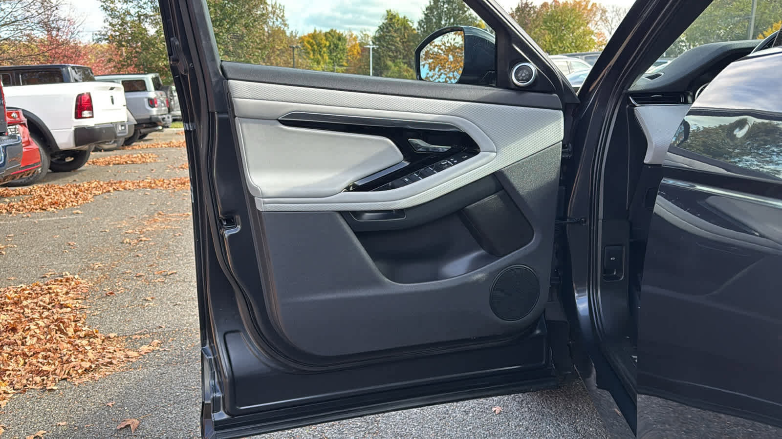 Used 2022 Land Rover Range Rover Evoque R-Dynamic S image 11