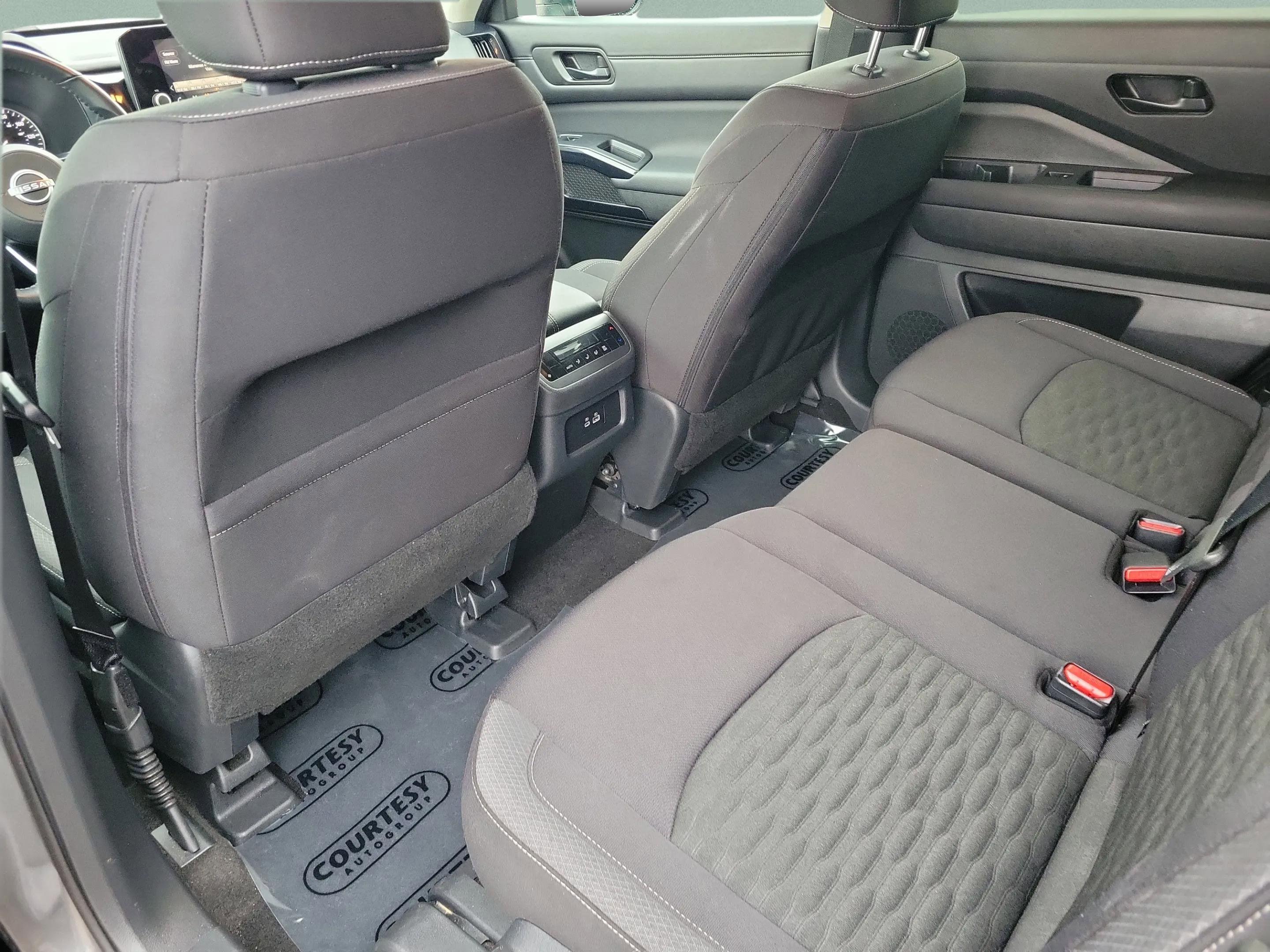 Certified 2025 Nissan Pathfinder SV image 14