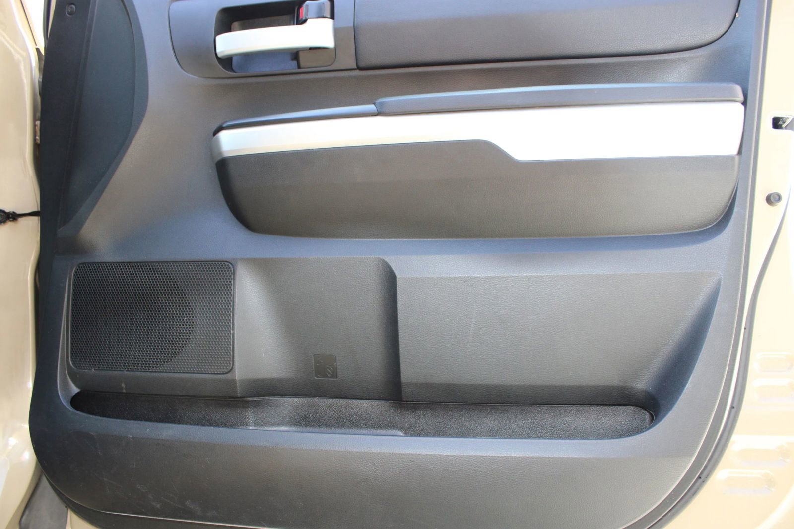 Used 2017 Toyota Tundra SR5 w/ SR5 Upgrade Package image 15