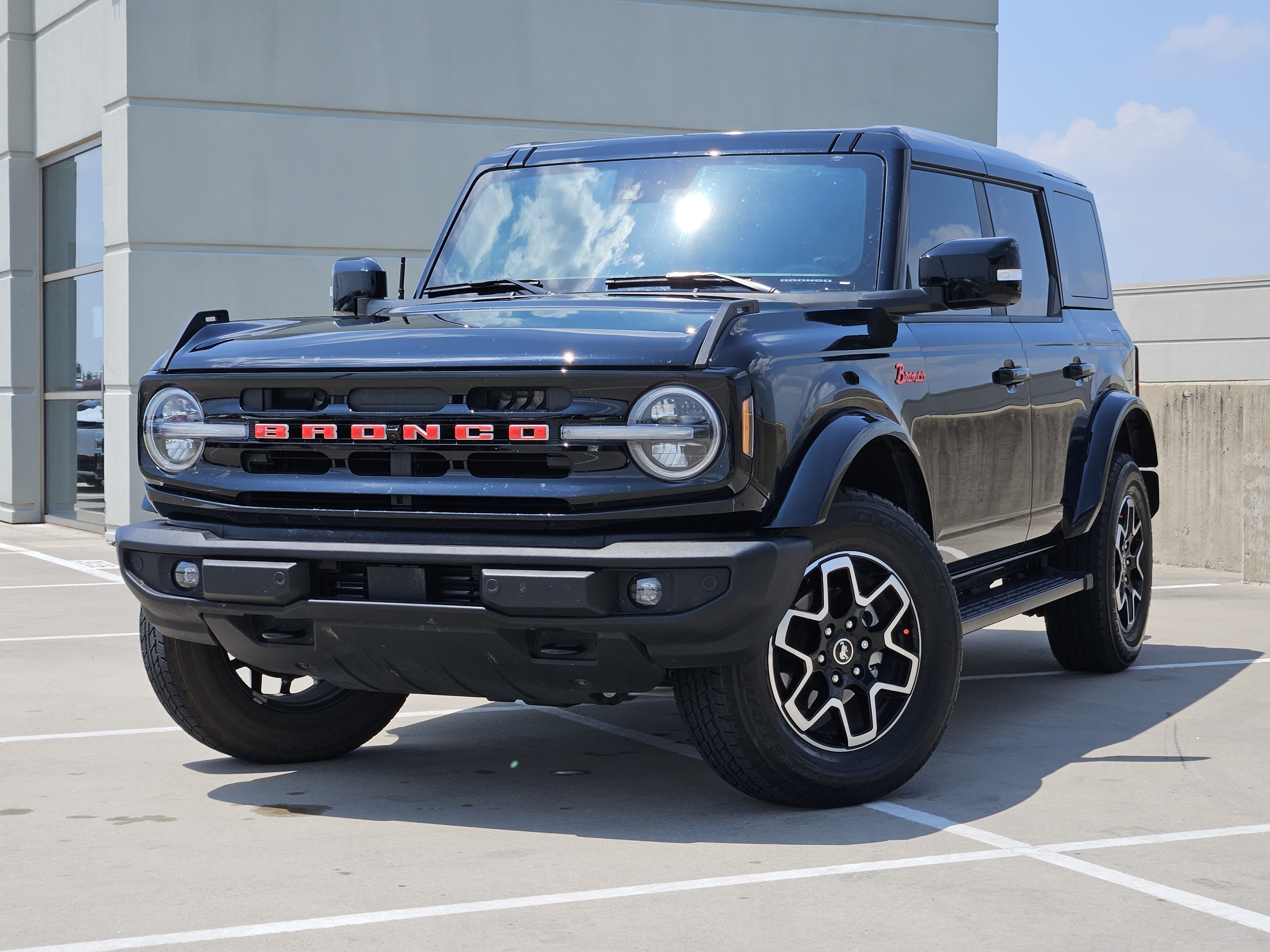 Used 2024 Ford Bronco Outer Banks AWD/4WD image 1