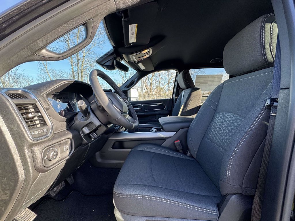 New 2026 RAM 2500 Big Horn AWD/4WD image 13