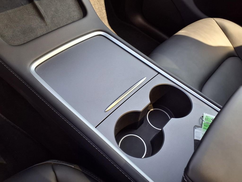 Used 2025 Tesla Model Y Long Range RWD image 27