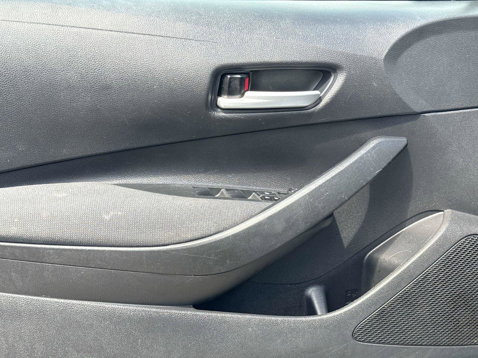 Used 2020 Toyota Corolla LE image 16