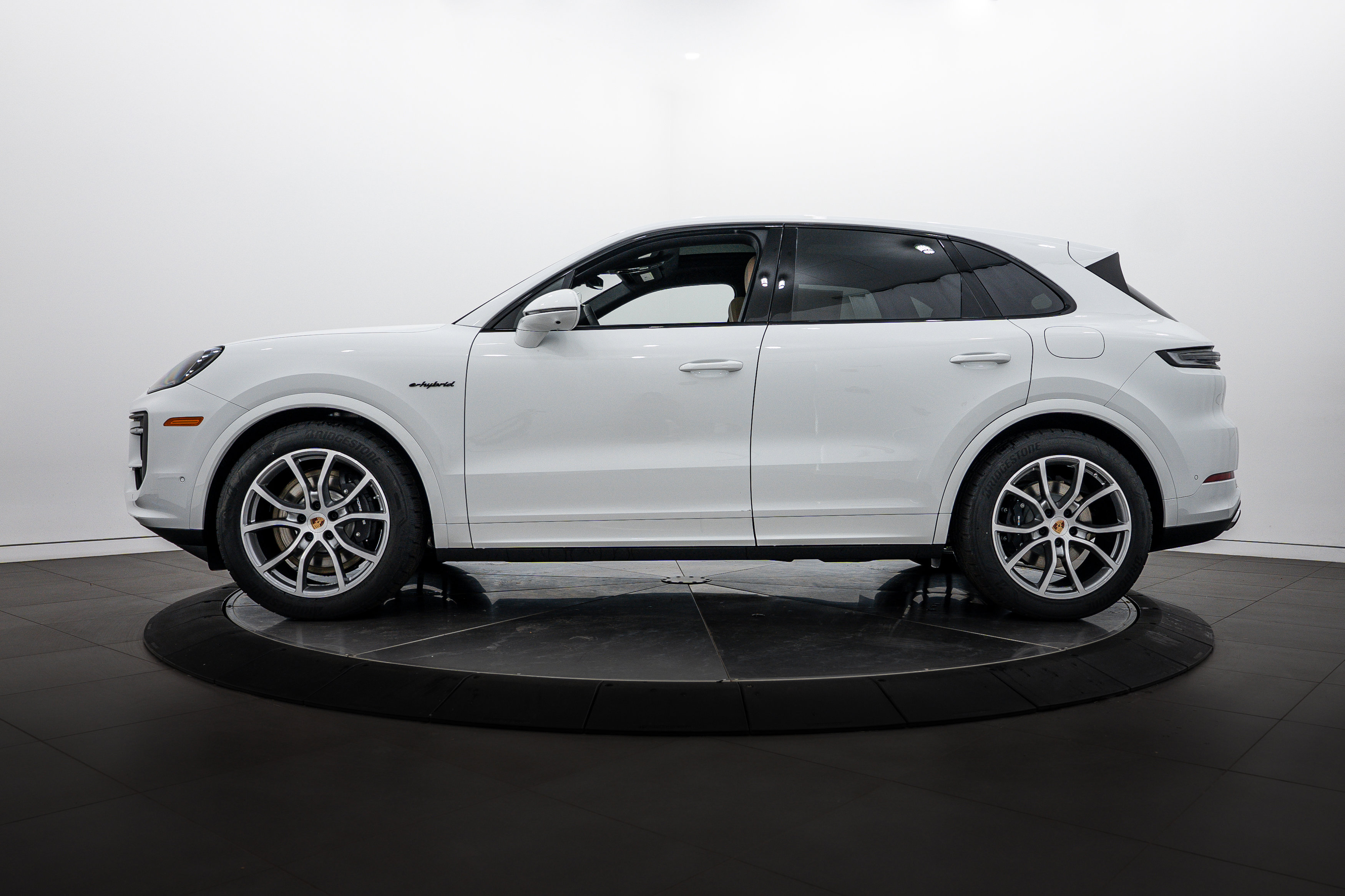 New 2026 Porsche Cayenne E-Hybrid image 2