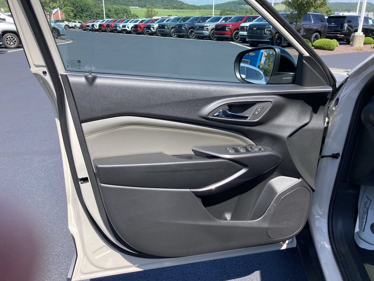 New 2026 Chevrolet Trax ACTIV w/ Sunroof Package FWD image 22