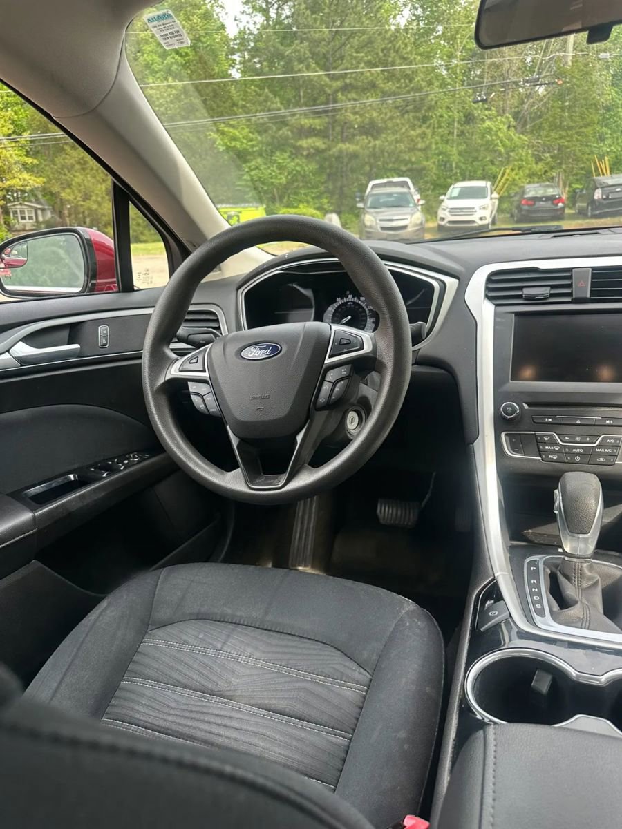 Used 2016 Ford Fusion SE FWD image 14