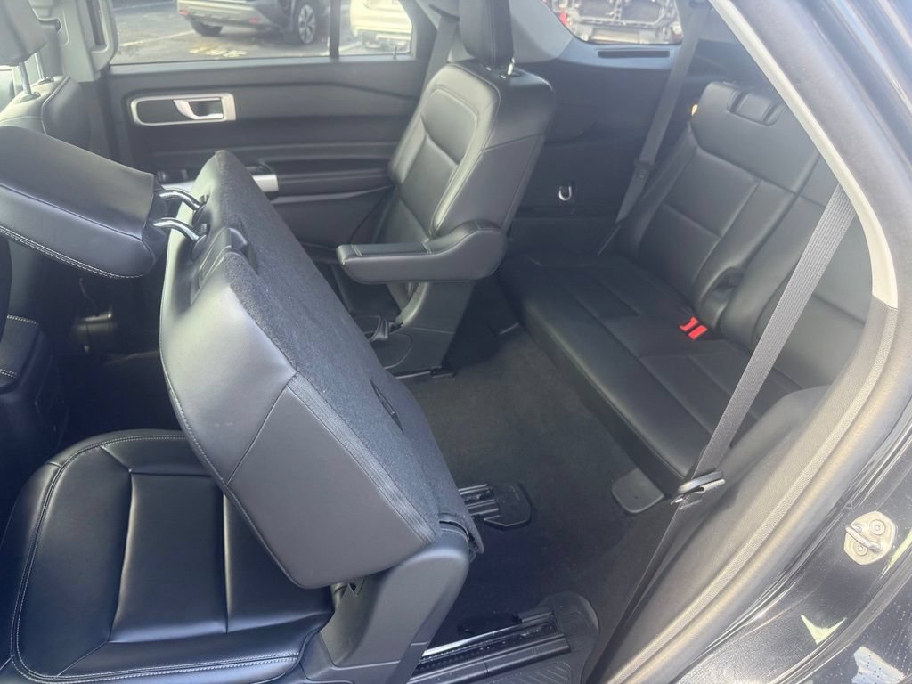 Used 2024 Ford Explorer XLT w/ Equipment Group 202A AWD/4WD image 39