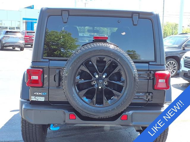 Used 2023 Jeep Wrangler Unlimited Sahara w/ Cold Weather Group AWD/4WD image 17