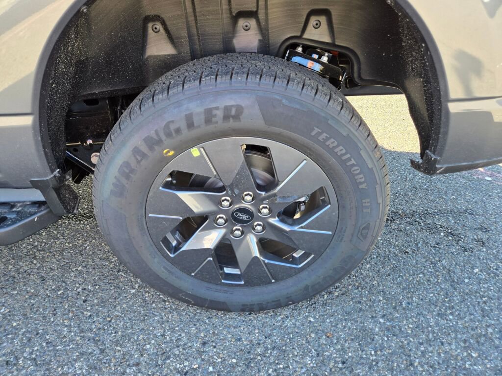 New 2025 Ford F150 Lightning Flash AWD/4WD image 9