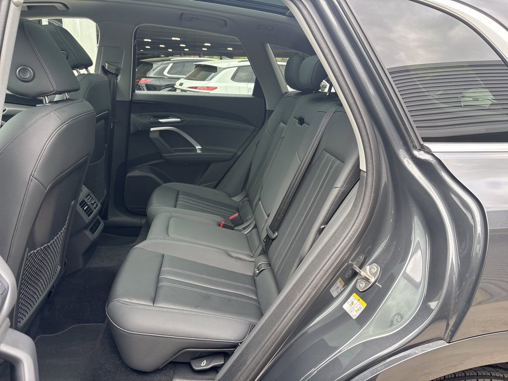 Used 2025 Audi Q5 Premium w/ Convenience Package image 14