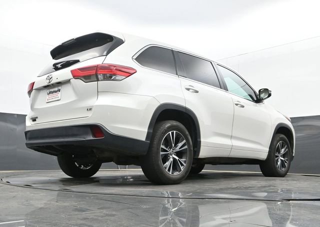 Used 2018 Toyota Highlander Plus FWD image 11
