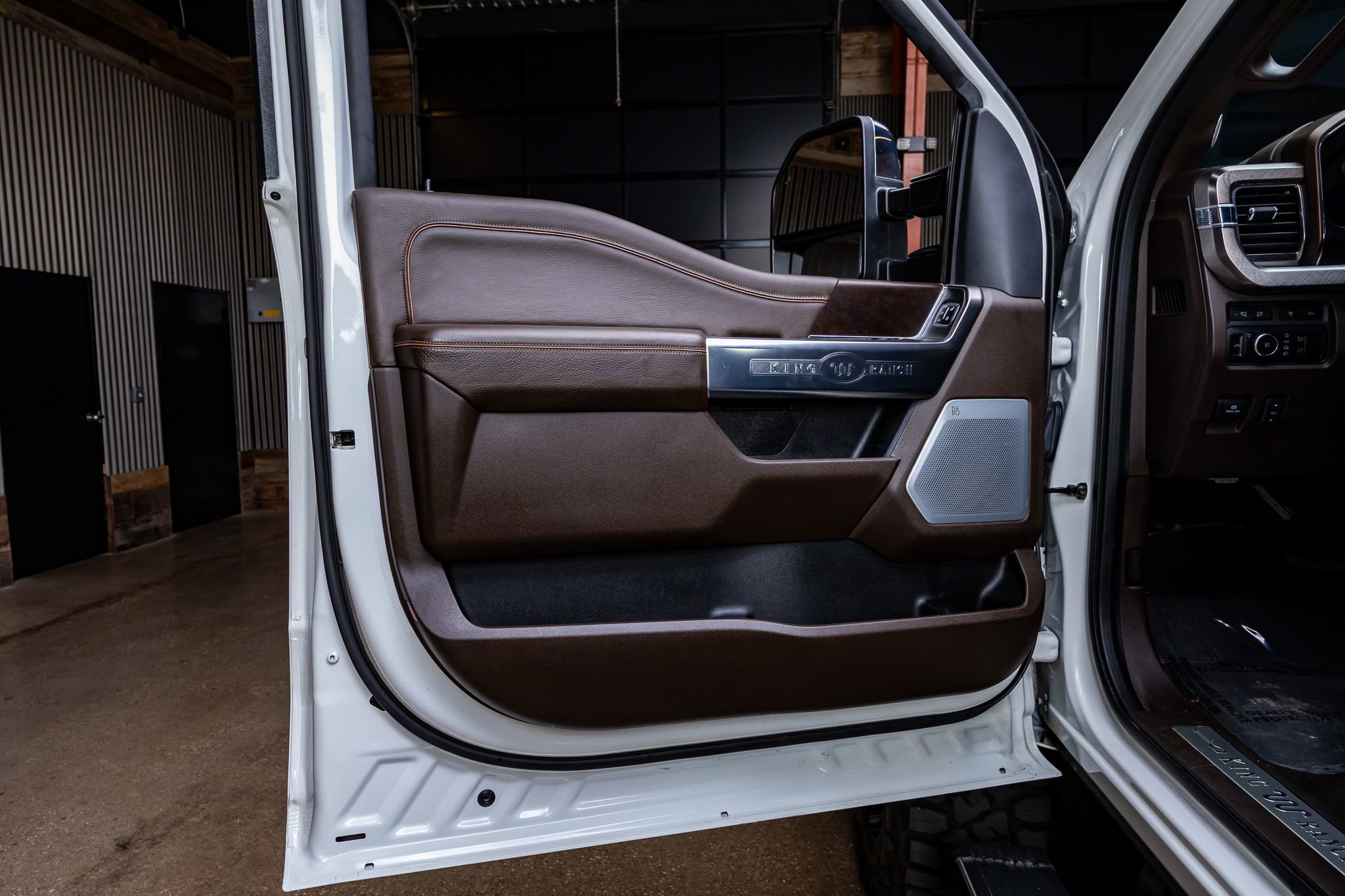 Used 2023 Ford F250 King Ranch w/ Chrome Package image 32