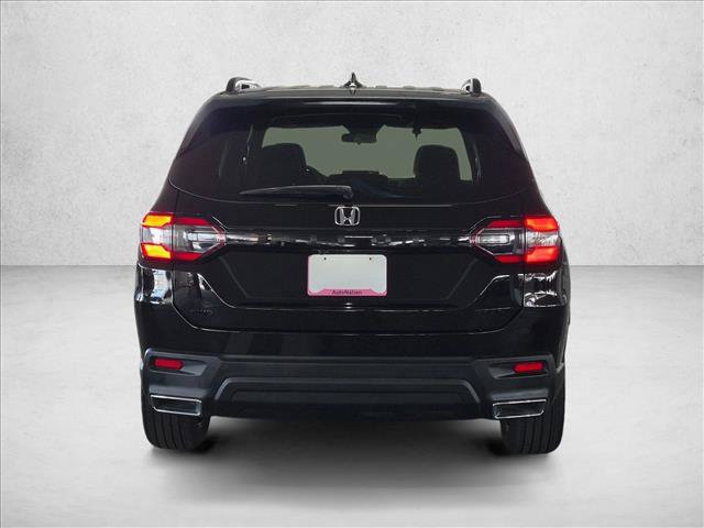 Used 2025 Honda Pilot Sport image 7