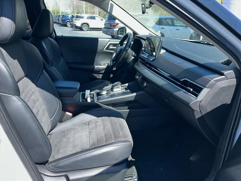 Used 2024 Mitsubishi Outlander SE image 15