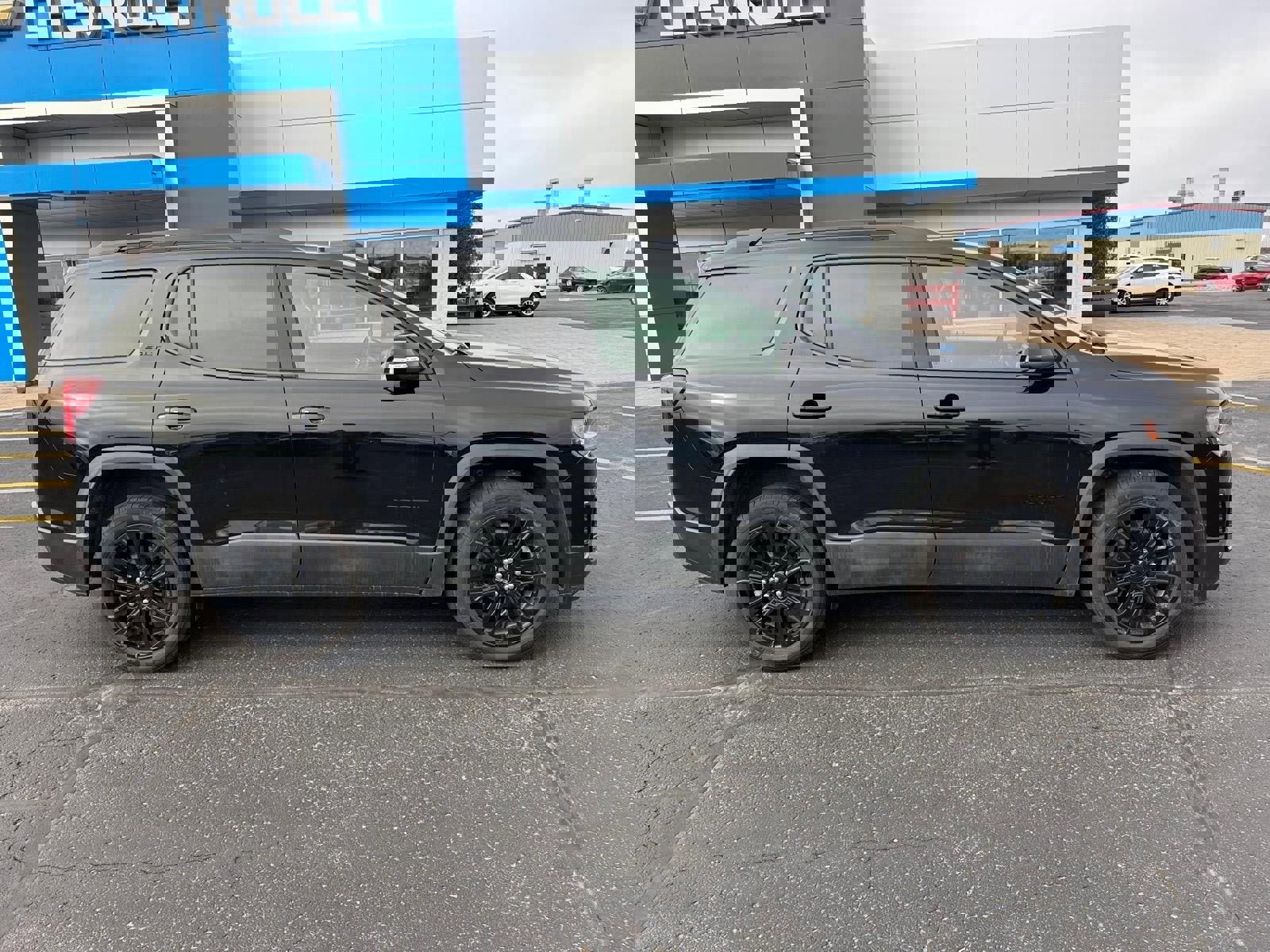 Used 2023 GMC Acadia SLT w/ Elevation Edition image 2