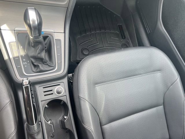 Used 2015 Volkswagen Golf S image 13