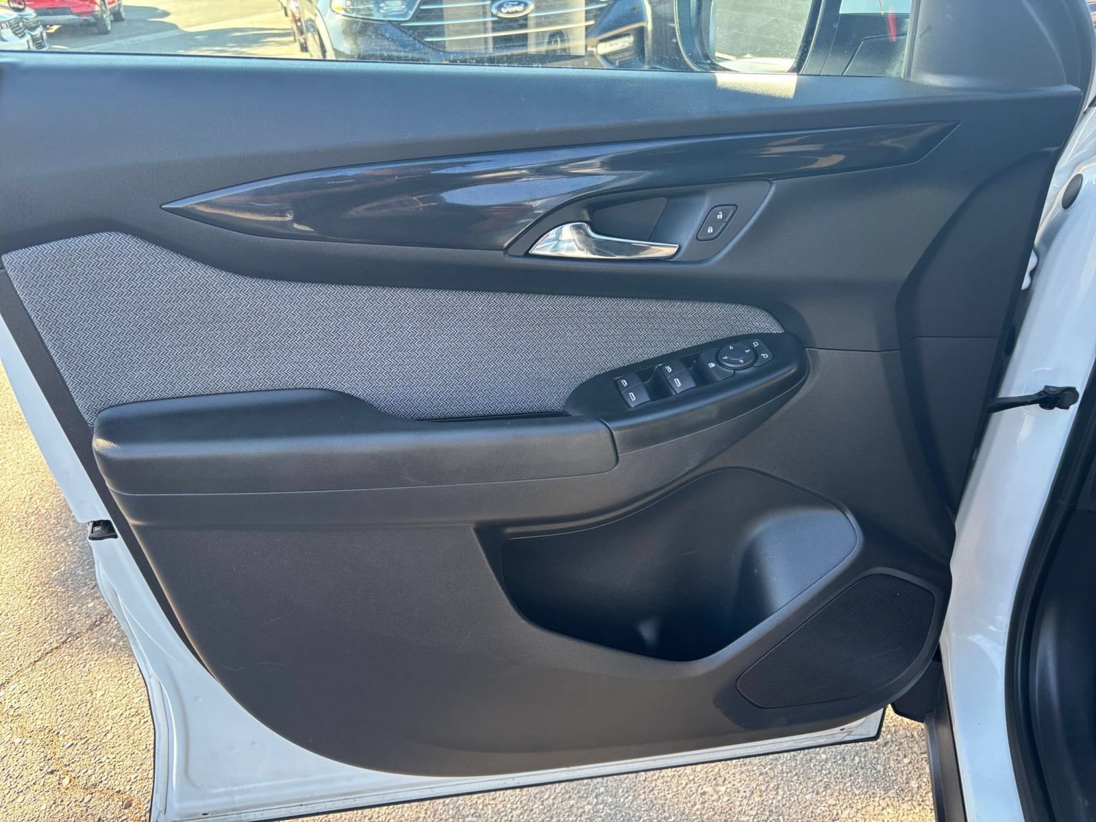 Used 2025 Chevrolet TrailBlazer LT FWD image 18