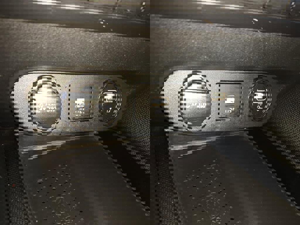 Used 2023 Hyundai Elantra Limited image 24