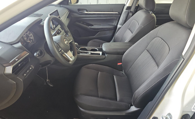 Used 2023 Nissan Altima 2.5 SV FWD image 4