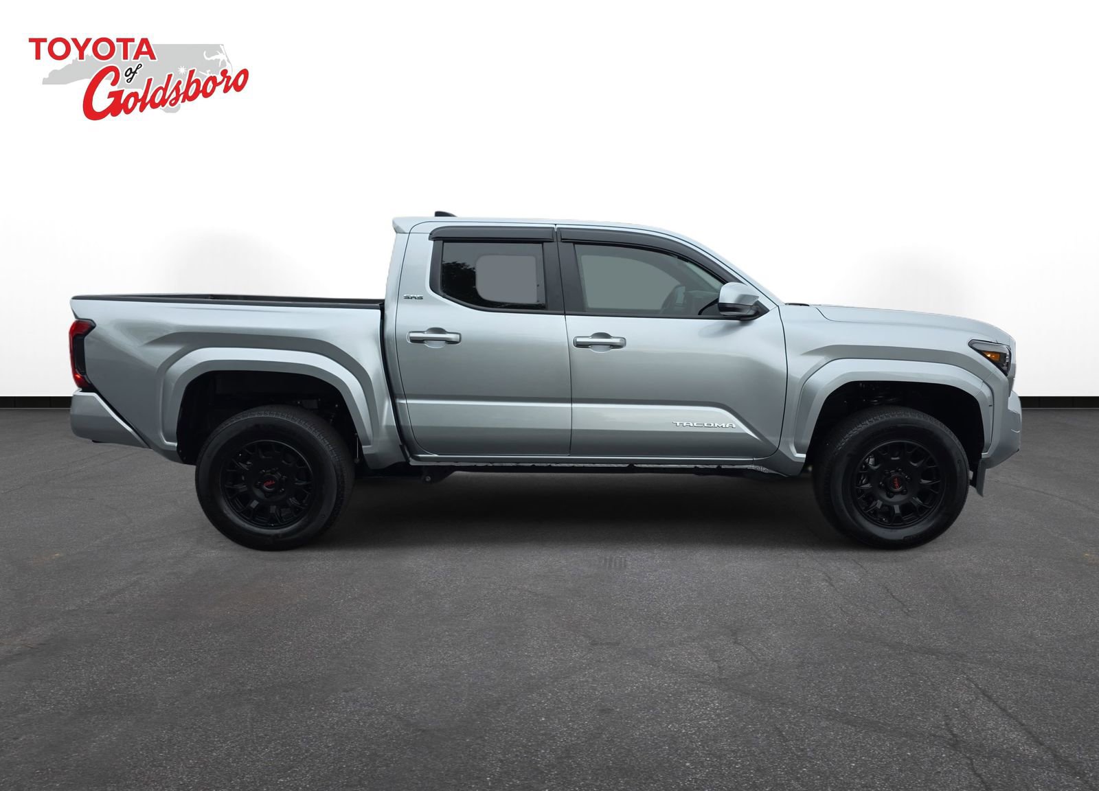 Used 2024 Toyota Tacoma SR5 AWD/4WD image 4