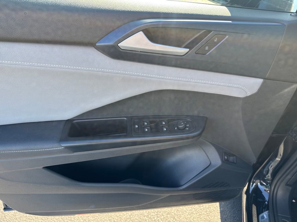 Used 2024 Volkswagen Taos SE image 10