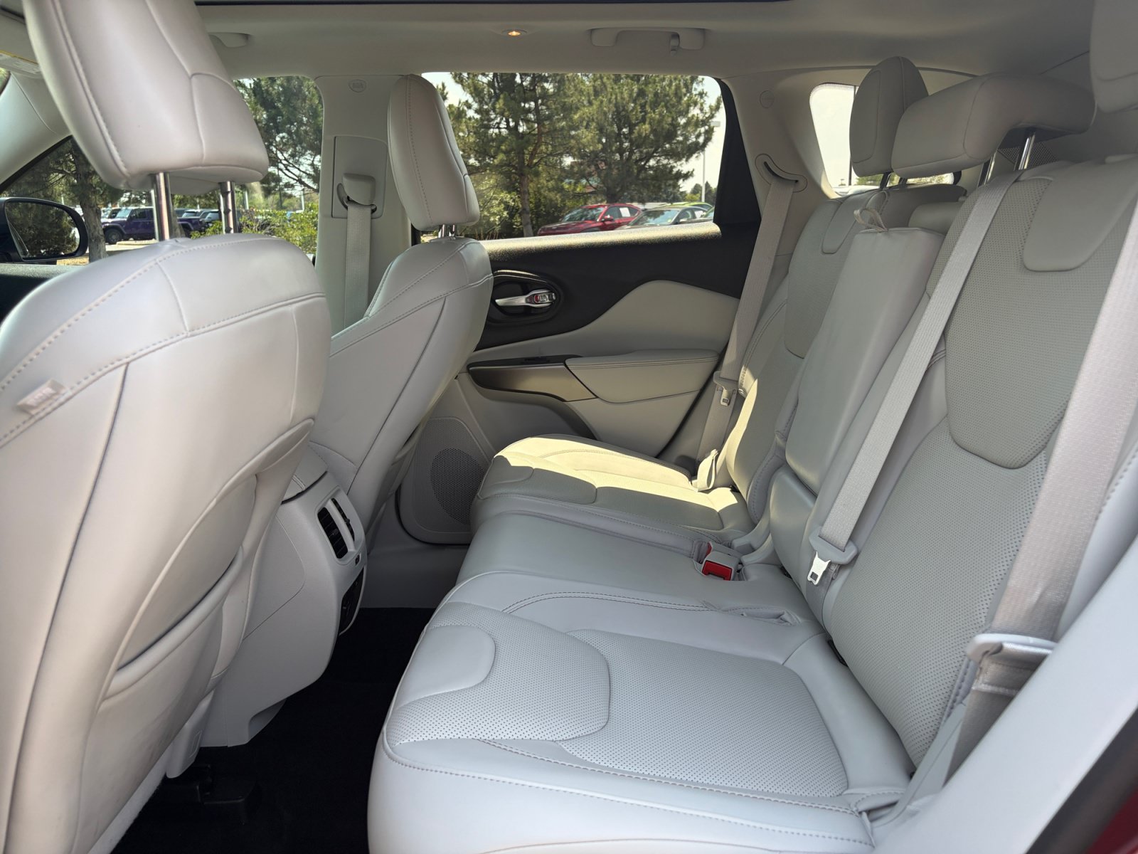 Used 2021 Jeep Cherokee Limited w/ Elite Package AWD/4WD image 20