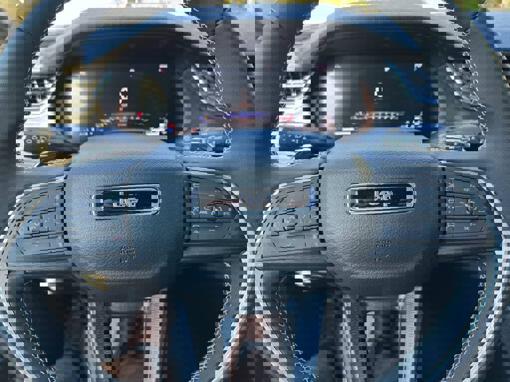 New 2025 Jeep Grand Cherokee Laredo X image 13