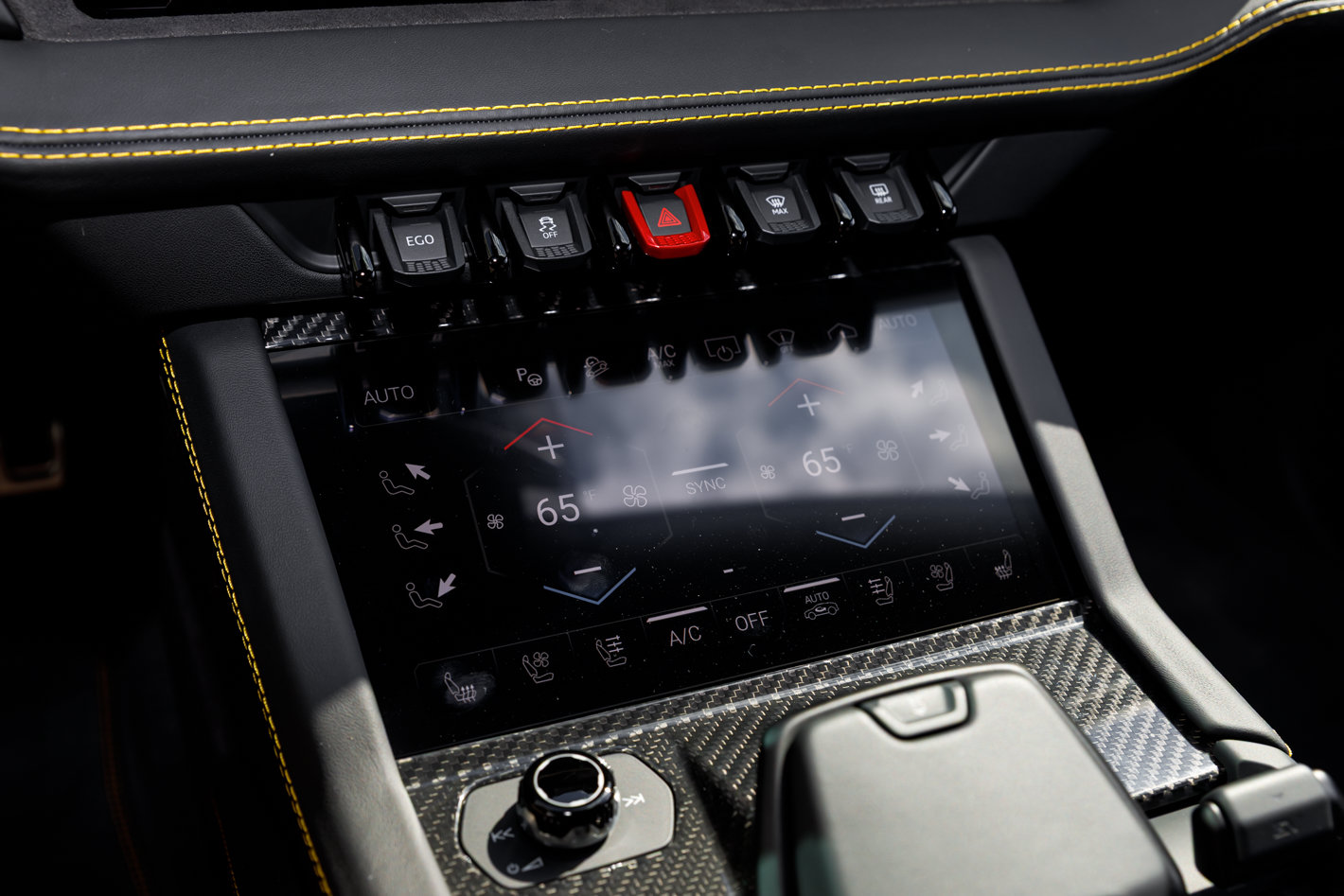 Used 2025 Lamborghini Urus SE AWD/4WD image 37