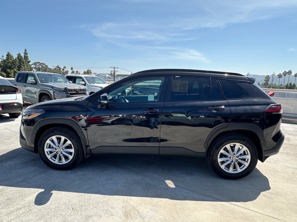 Used 2026 Toyota Corolla Cross LE w/ Moonroof Package FWD image 3