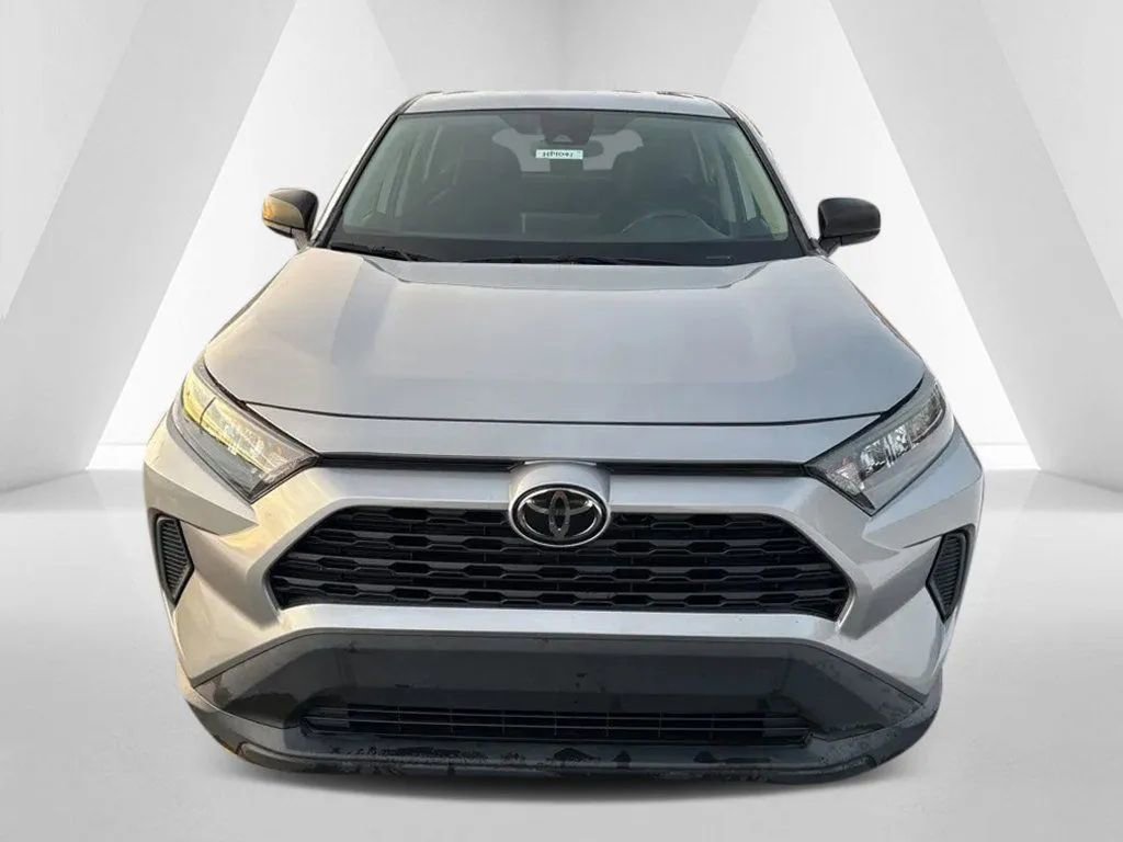 Used 2022 Toyota RAV4 LE FWD image 2