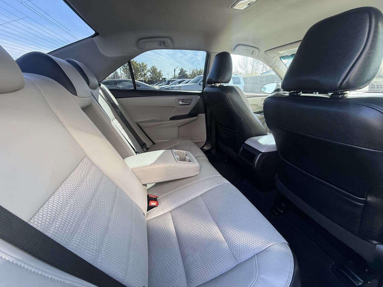 Used 2017 Toyota Camry SE image 14