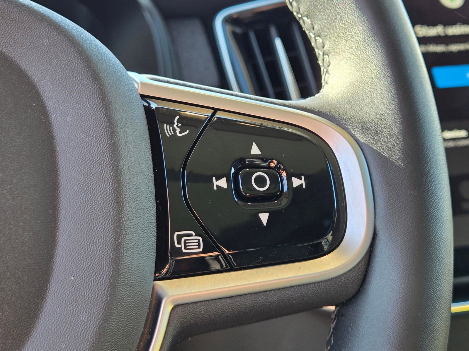 Certified 2025 Volvo XC90 T8 Ultra w/ Protection Package Premier image 26