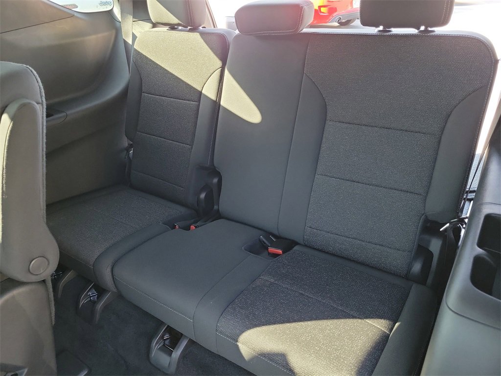 Used 2025 Chevrolet Traverse LT image 23