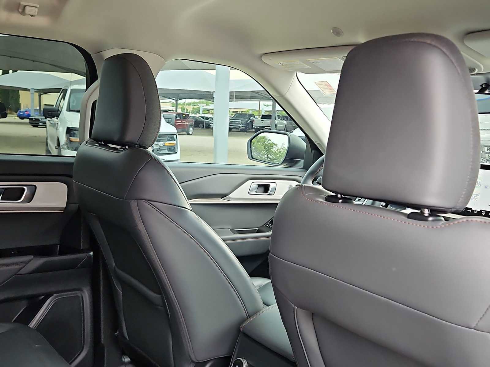 Used 2025 Ford Explorer Active w/ Active Comfort Package image 14