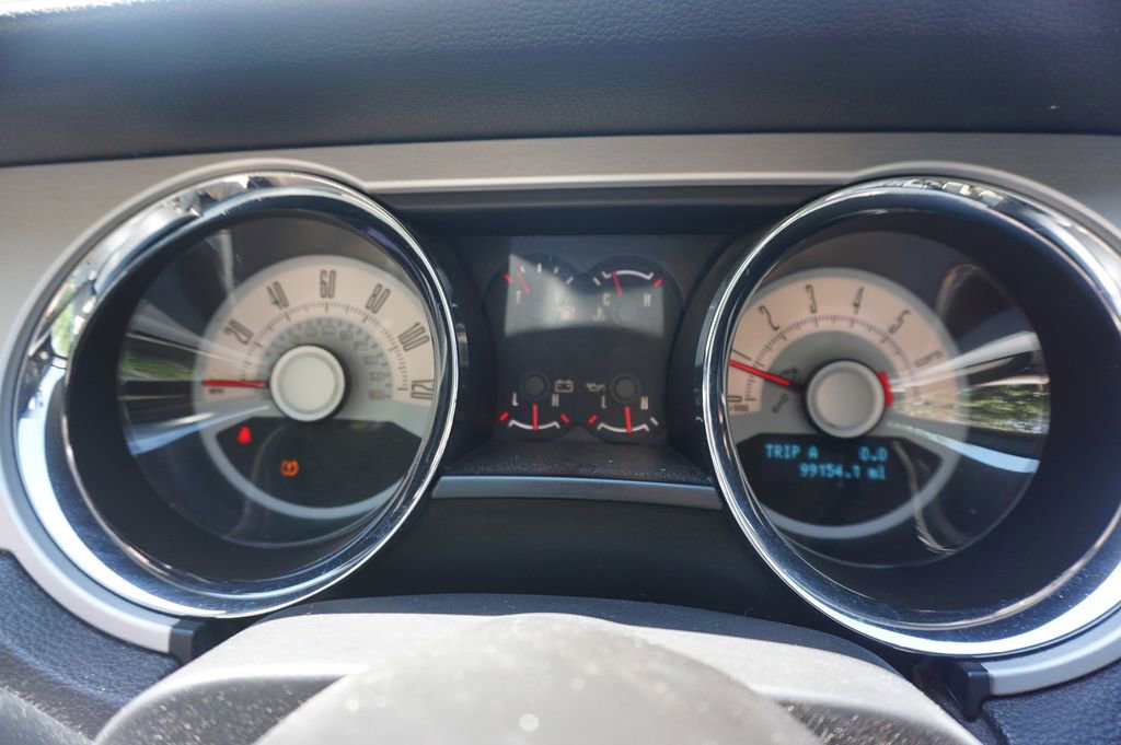 Used 2010 Ford Mustang Premium RWD image 5