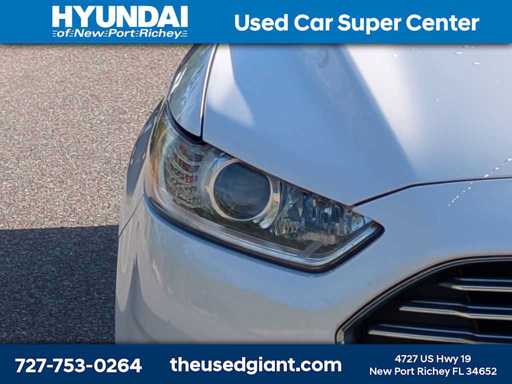 Used 2014 Ford Fusion SE FWD image 9