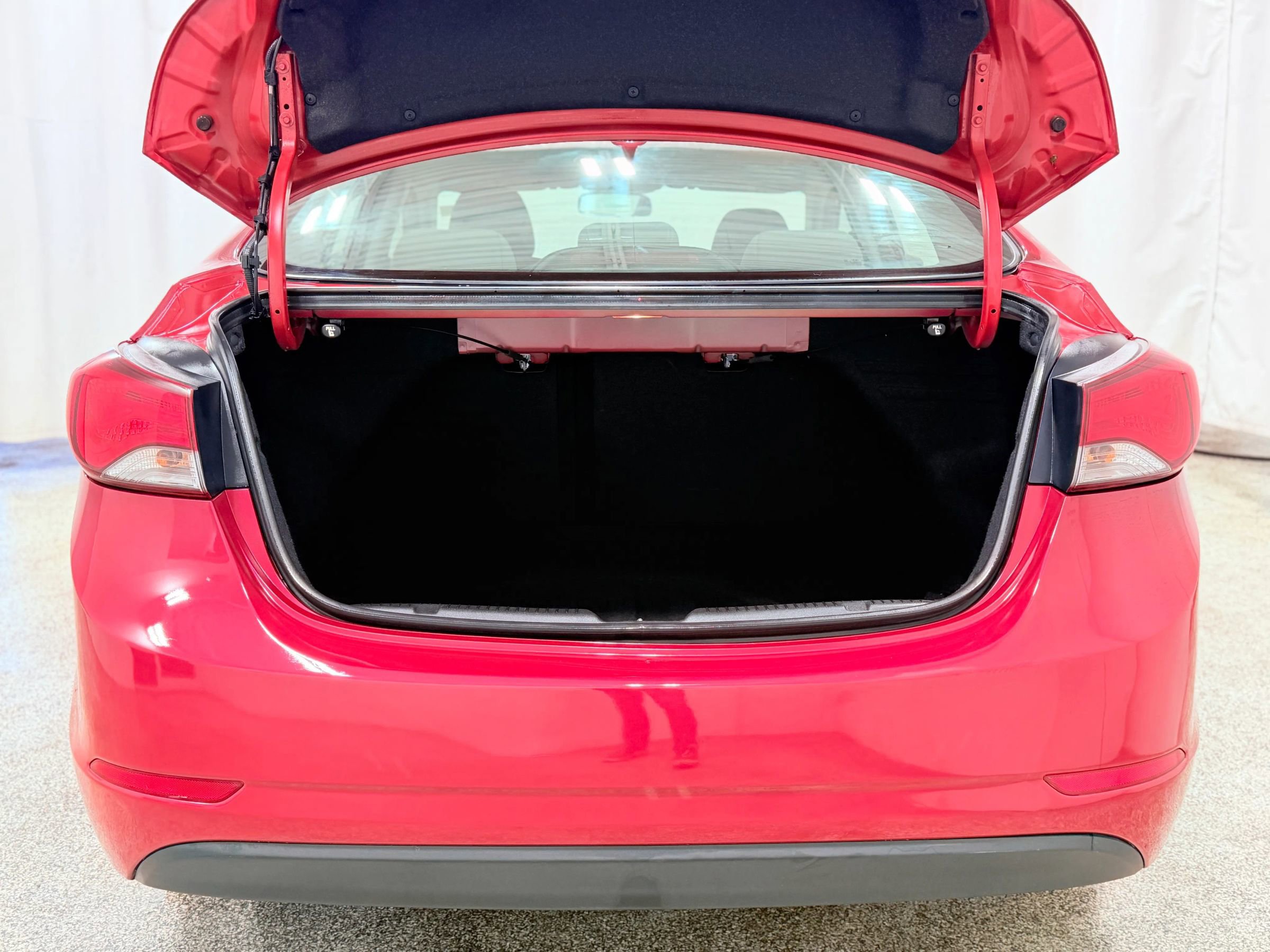 Used 2014 Hyundai Elantra SE image 35