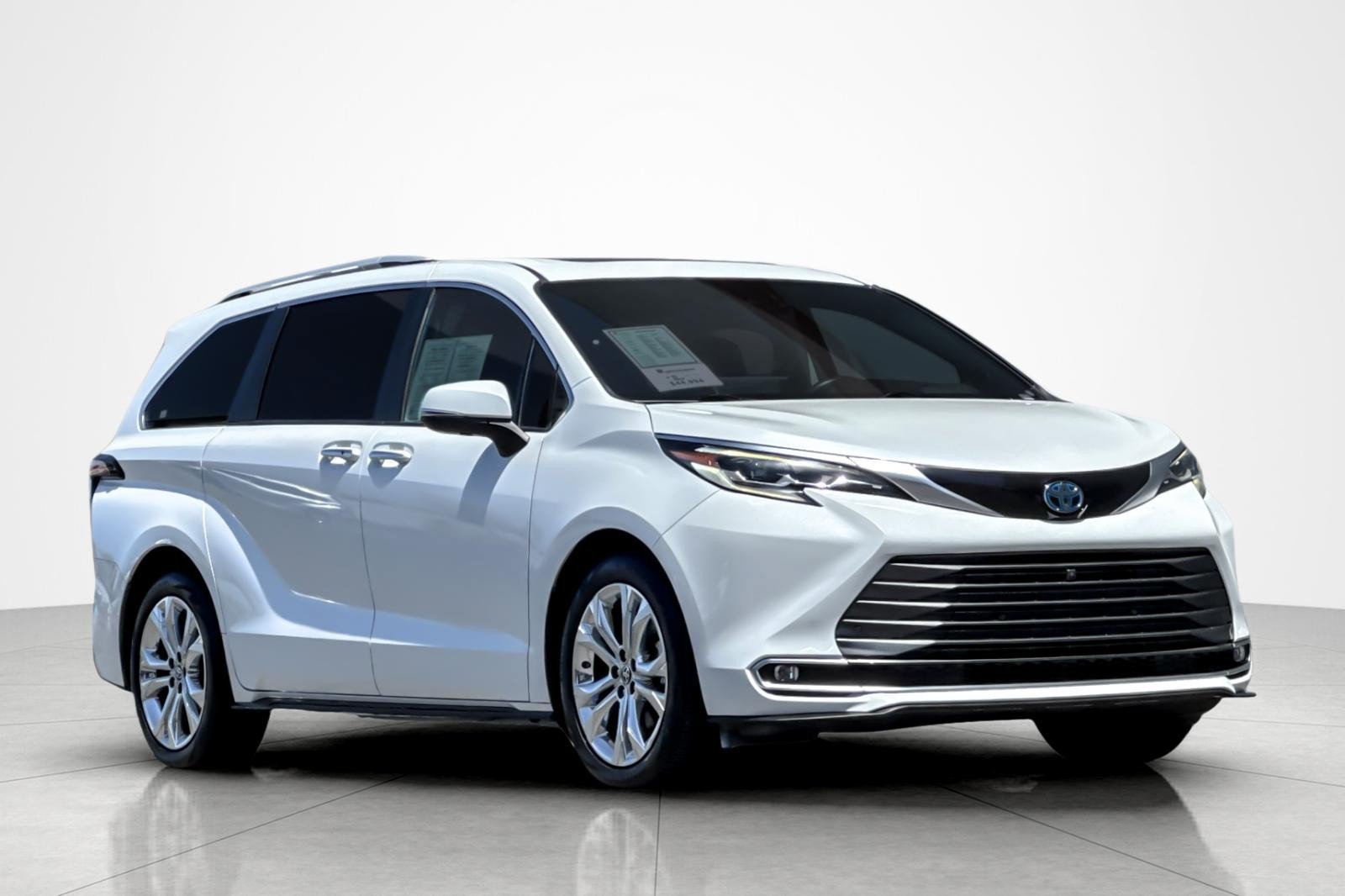 Certified 2023 Toyota Sienna Platinum FWD image 7