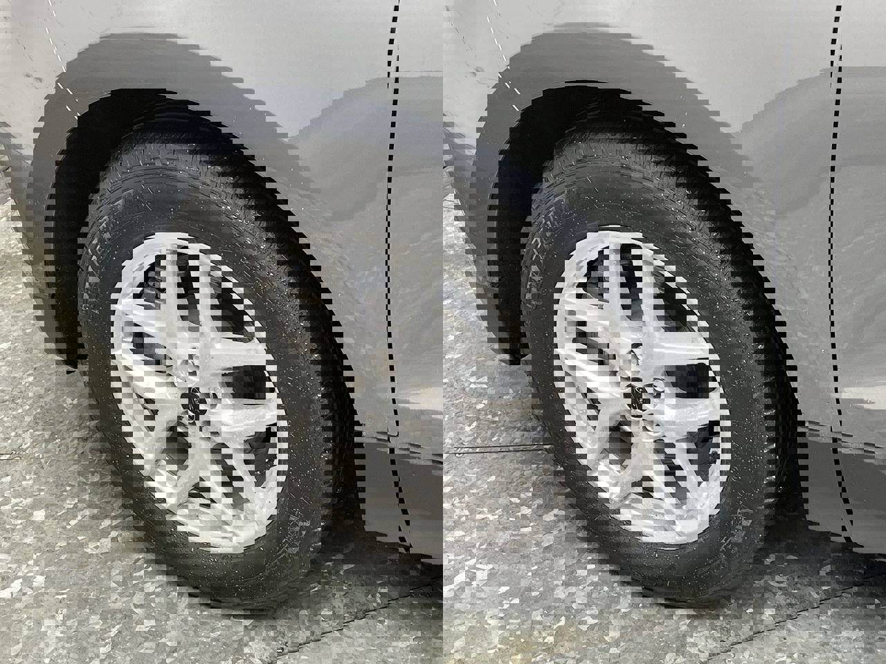 Used 2024 Ford Edge SEL w/ Convenience Package image 32